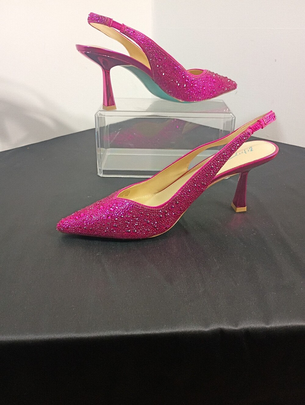 Betsey Johnson Women's SZ 10M SB-MYA Fuchsia Beaded Pointed Toe Pump Heels Shoes - Picture 2 of 8